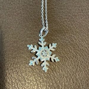Like new snowflake necklace
